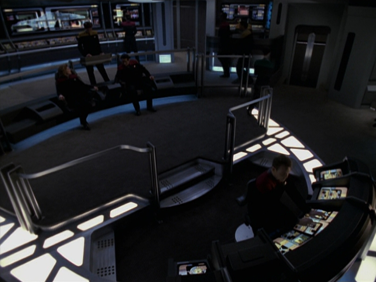 extant_StarTrek_VOY_6x25-TheHauntingOfDeckTwelve_00797.jpg