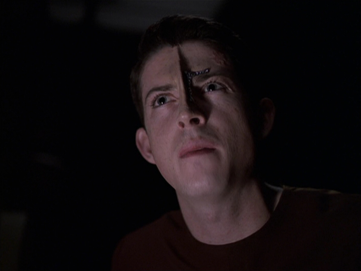 extant_StarTrek_VOY_6x25-TheHauntingOfDeckTwelve_00809.jpg