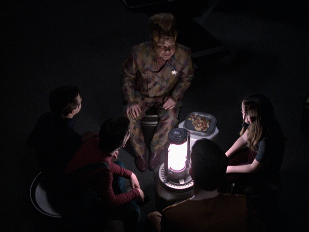 extant_StarTrek_VOY_6x25-TheHauntingOfDeckTwelve_00820.jpg