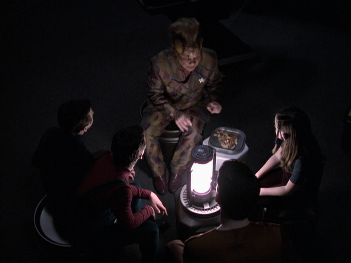 extant_StarTrek_VOY_6x25-TheHauntingOfDeckTwelve_00824.jpg