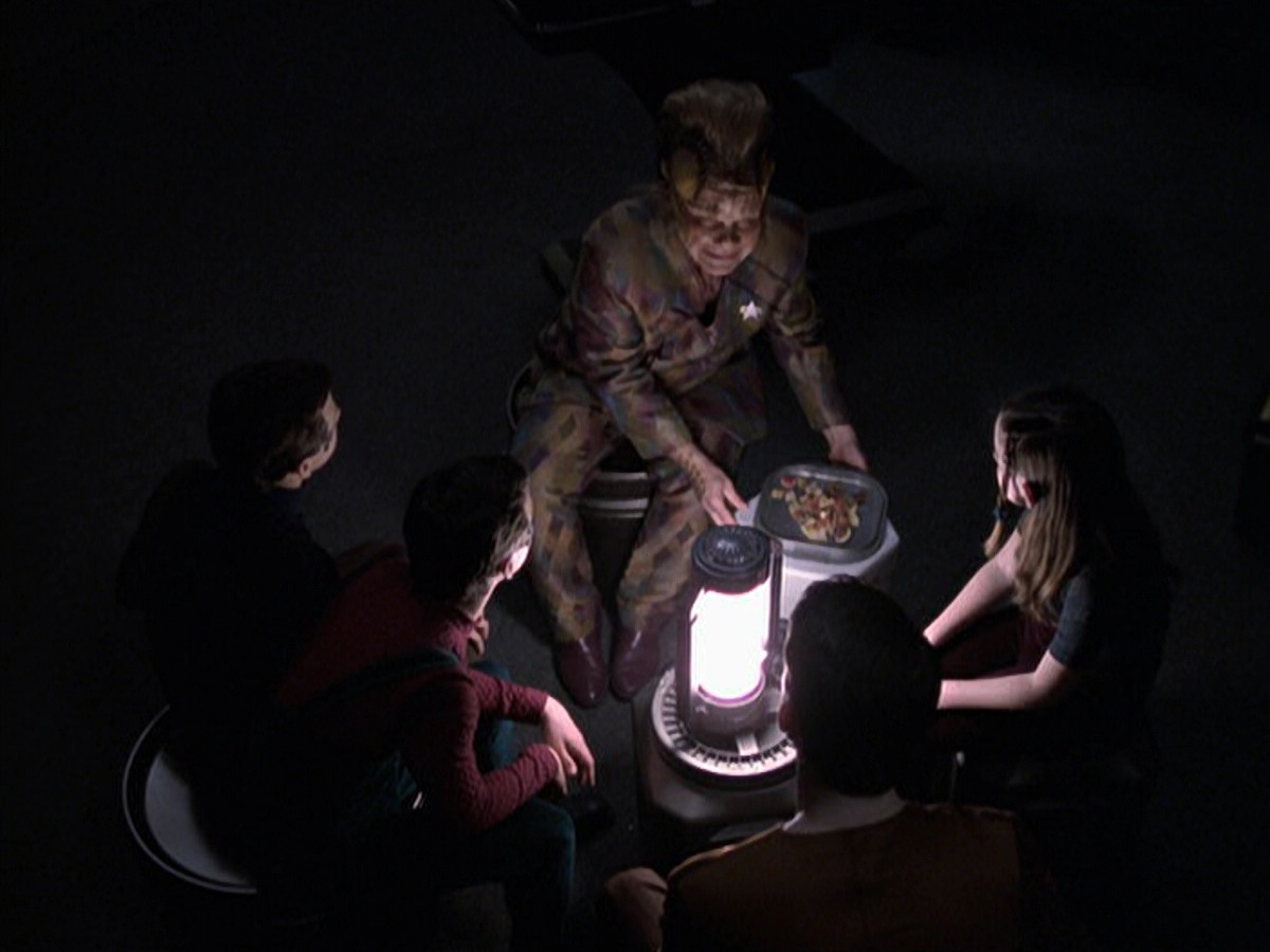 extant_StarTrek_VOY_6x25-TheHauntingOfDeckTwelve_00826.jpg