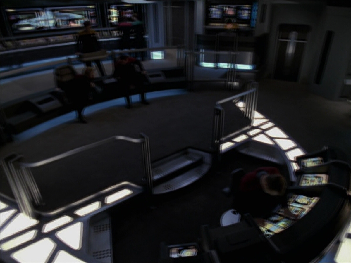 extant_StarTrek_VOY_6x25-TheHauntingOfDeckTwelve_00828.jpg