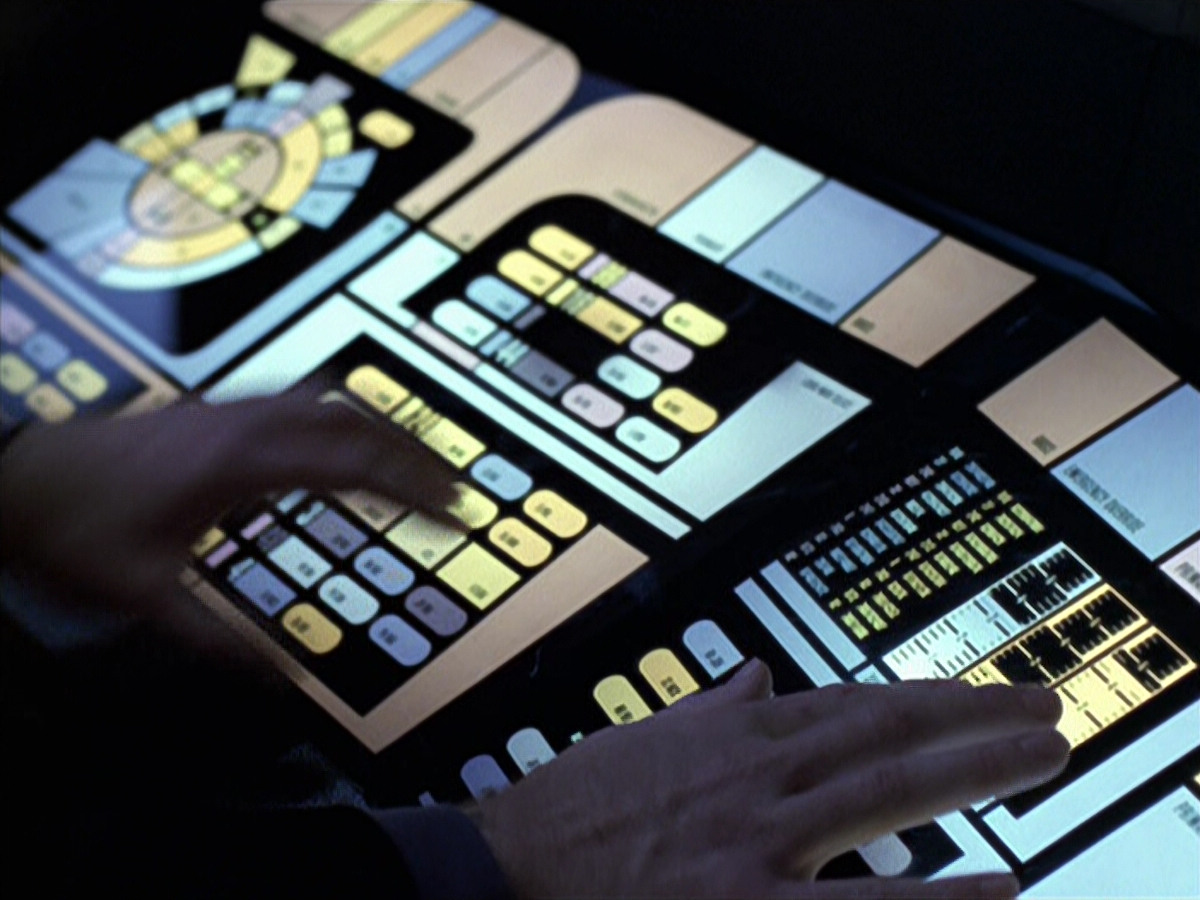extant_StarTrek_VOY_6x25-TheHauntingOfDeckTwelve_00850.jpg