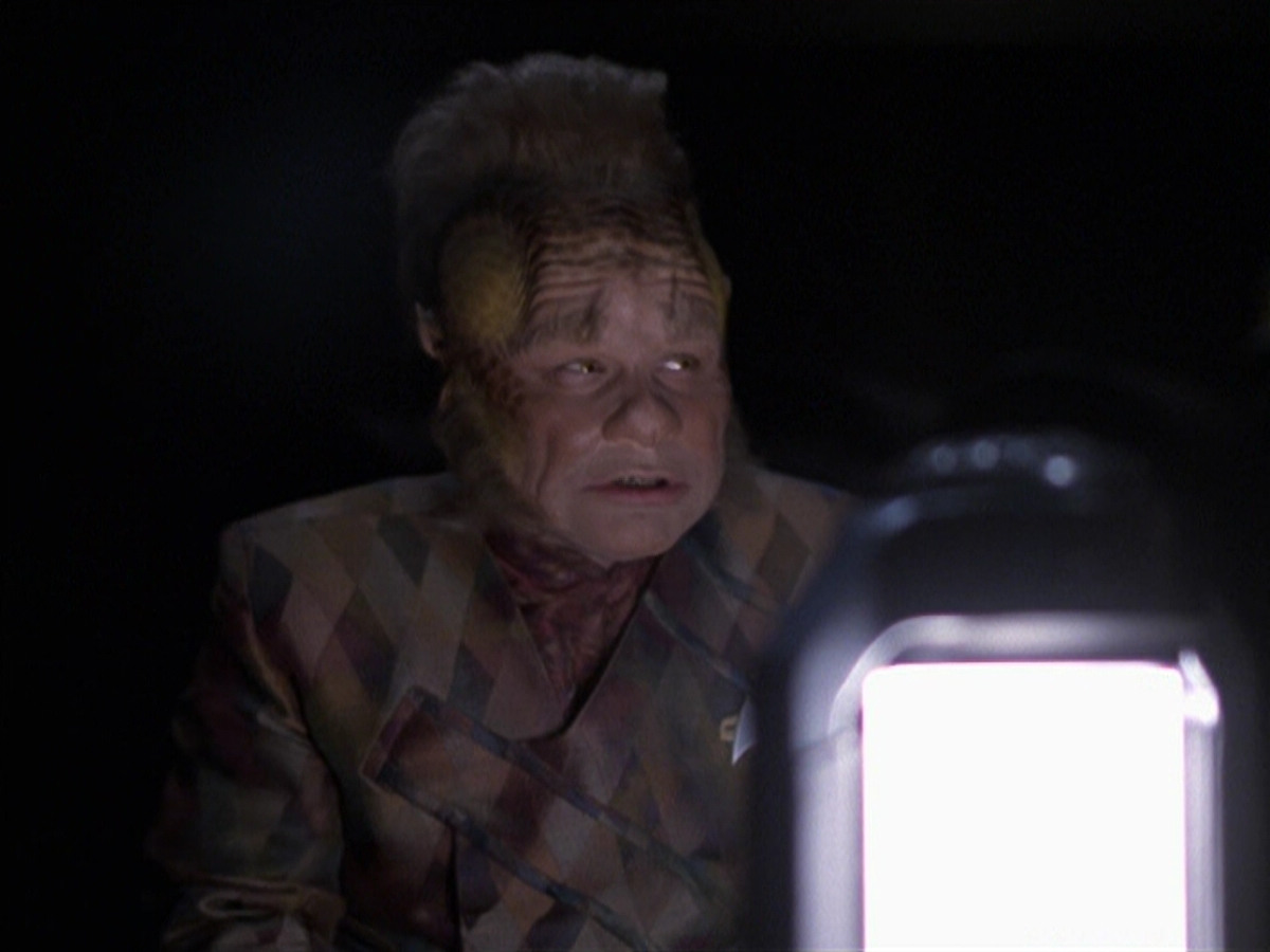 extant_StarTrek_VOY_6x25-TheHauntingOfDeckTwelve_00851.jpg