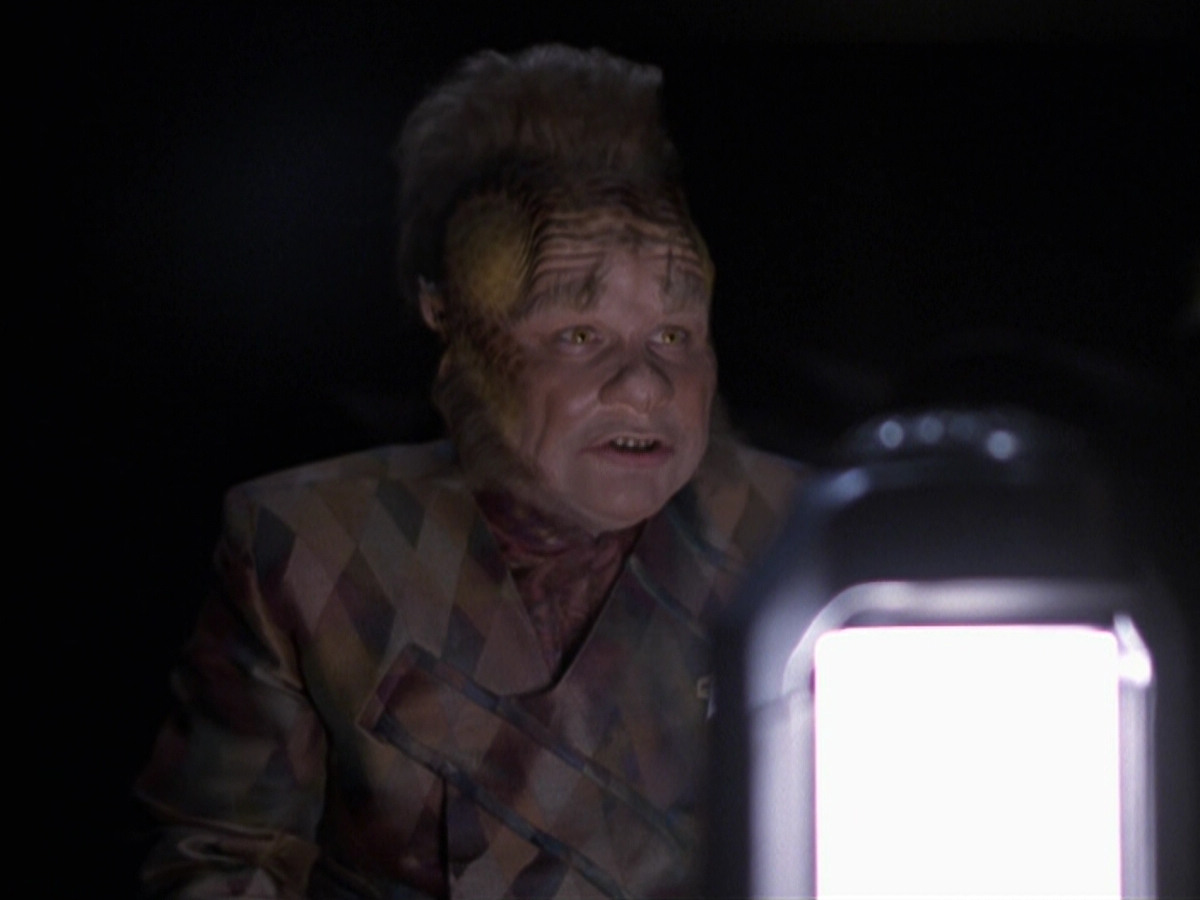 extant_StarTrek_VOY_6x25-TheHauntingOfDeckTwelve_00852.jpg