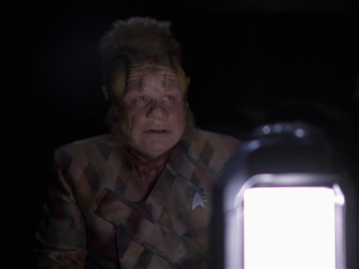 extant_StarTrek_VOY_6x25-TheHauntingOfDeckTwelve_00853.jpg