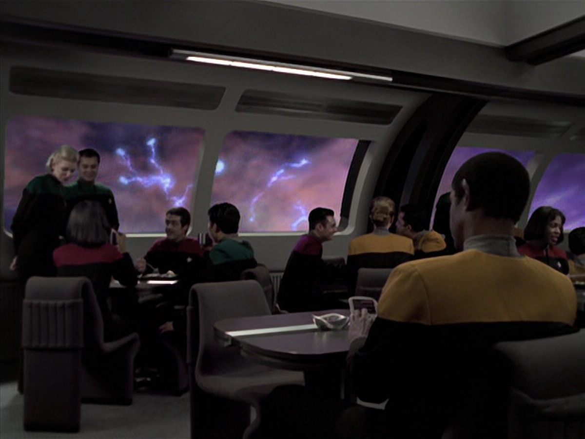 extant_StarTrek_VOY_6x25-TheHauntingOfDeckTwelve_00854.jpg
