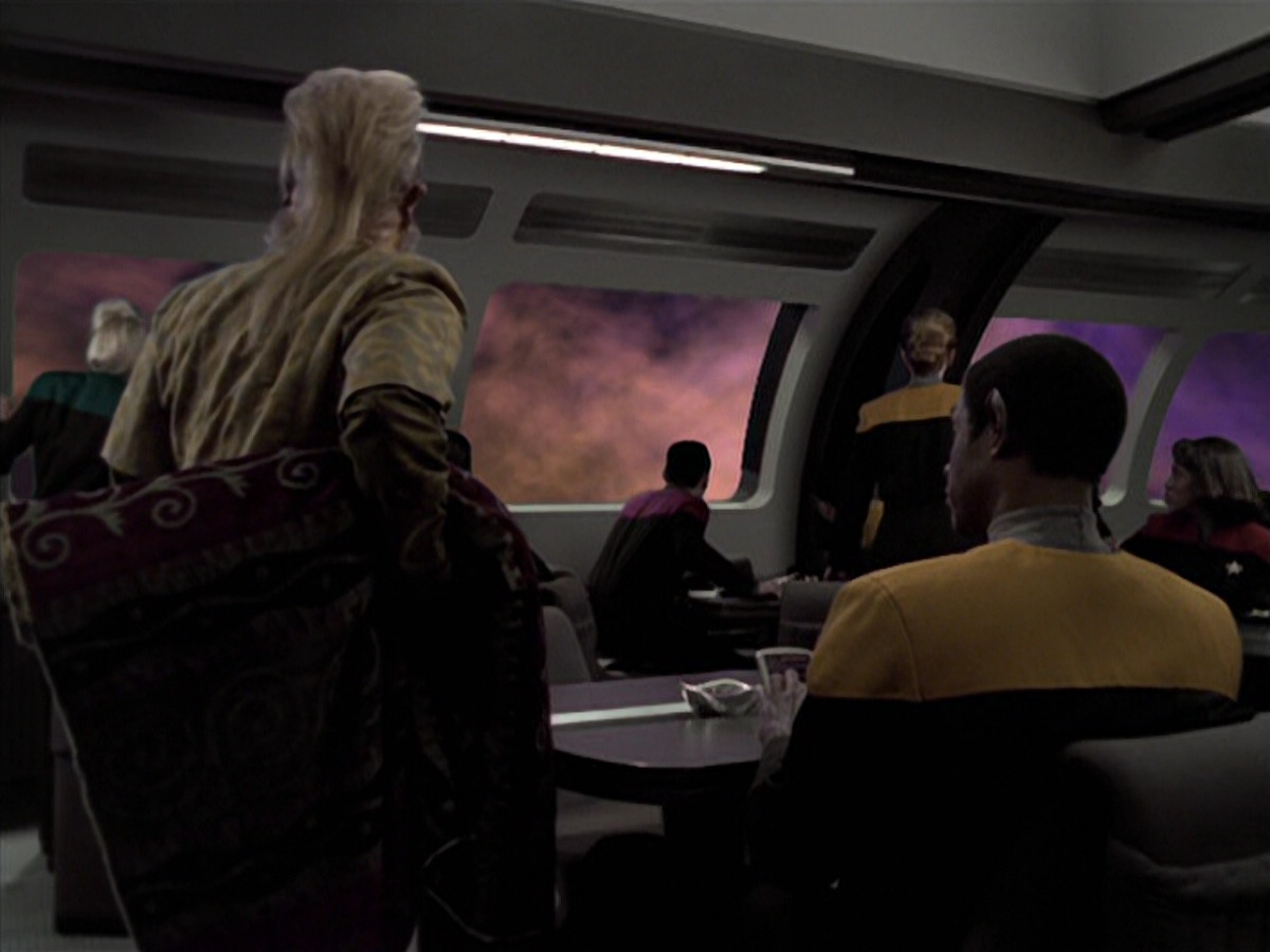 extant_StarTrek_VOY_6x25-TheHauntingOfDeckTwelve_00858.jpg