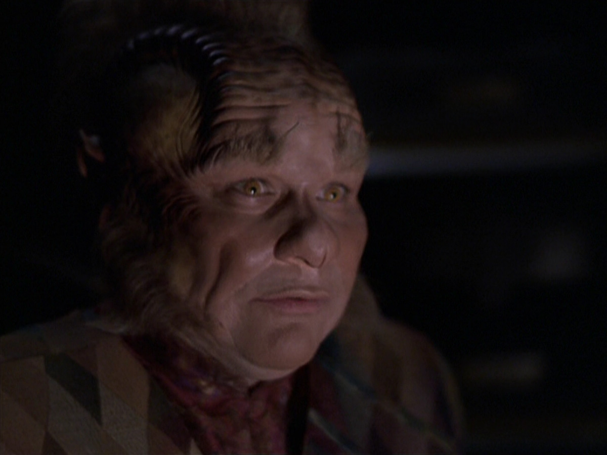 extant_StarTrek_VOY_6x25-TheHauntingOfDeckTwelve_00866.jpg