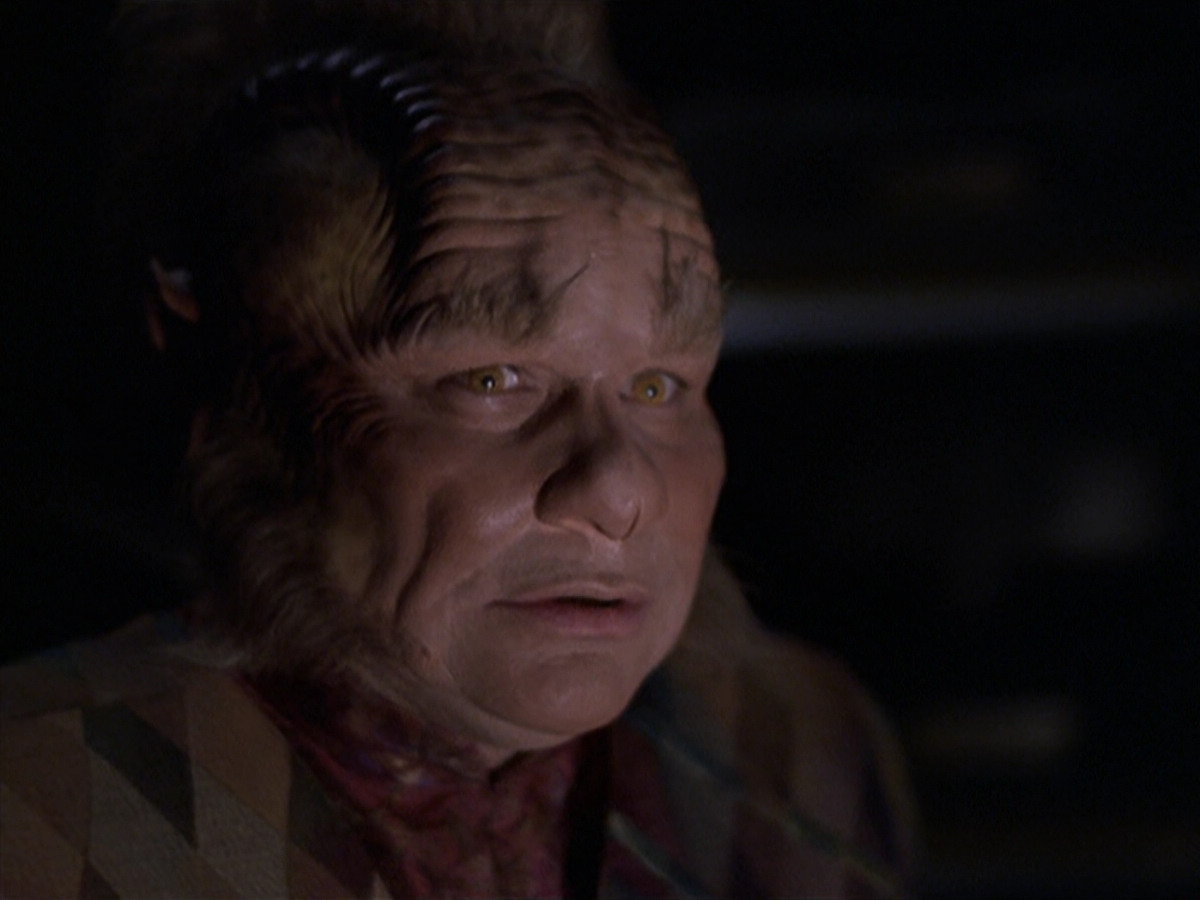 extant_StarTrek_VOY_6x25-TheHauntingOfDeckTwelve_00867.jpg
