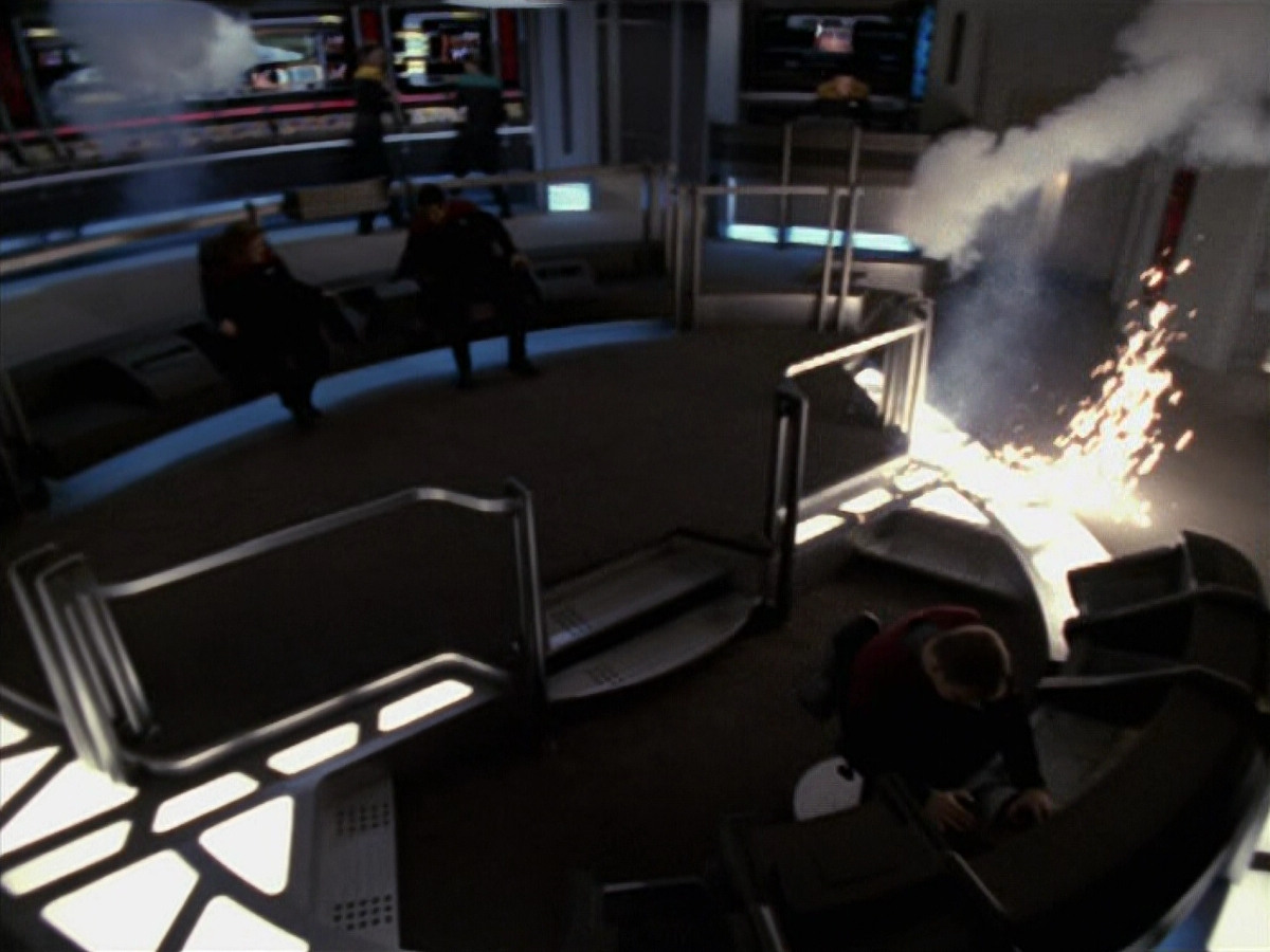 extant_StarTrek_VOY_6x25-TheHauntingOfDeckTwelve_00872.jpg