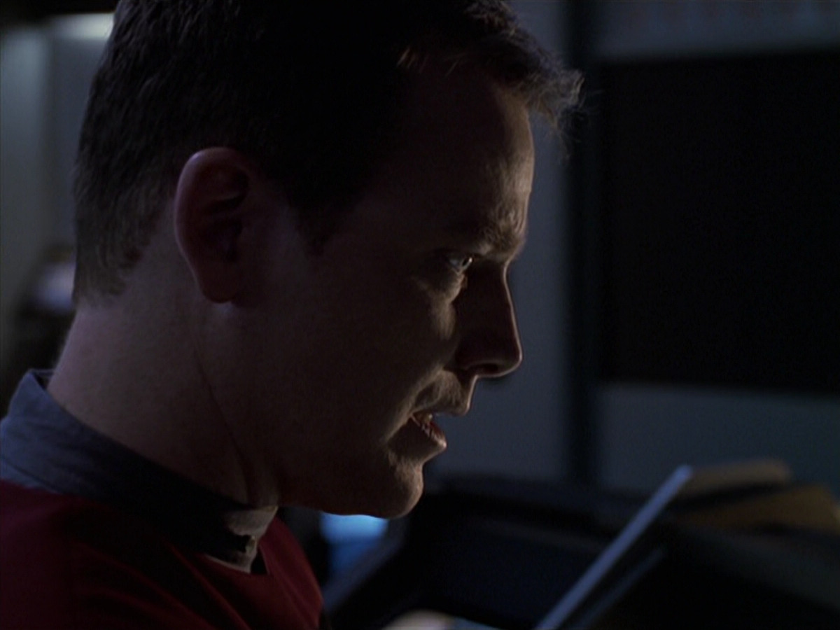 extant_StarTrek_VOY_6x25-TheHauntingOfDeckTwelve_00883.jpg