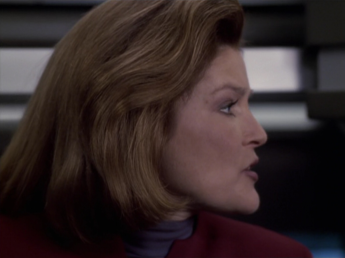 extant_StarTrek_VOY_6x25-TheHauntingOfDeckTwelve_00888.jpg