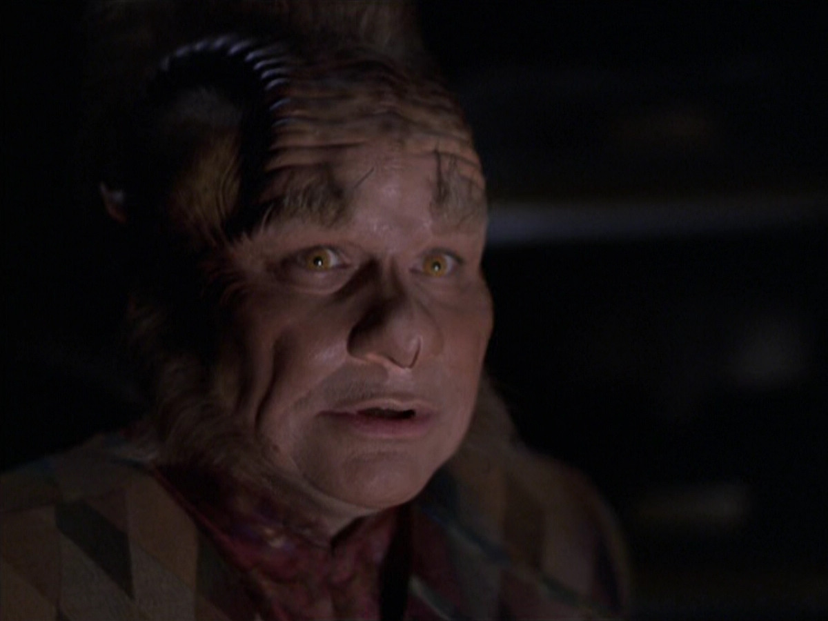 extant_StarTrek_VOY_6x25-TheHauntingOfDeckTwelve_00914.jpg