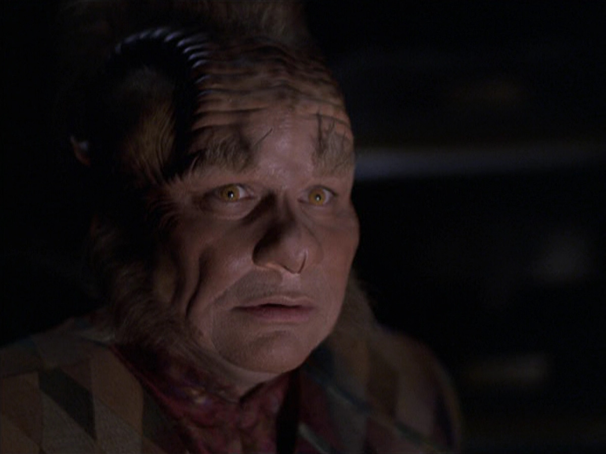 extant_StarTrek_VOY_6x25-TheHauntingOfDeckTwelve_00915.jpg