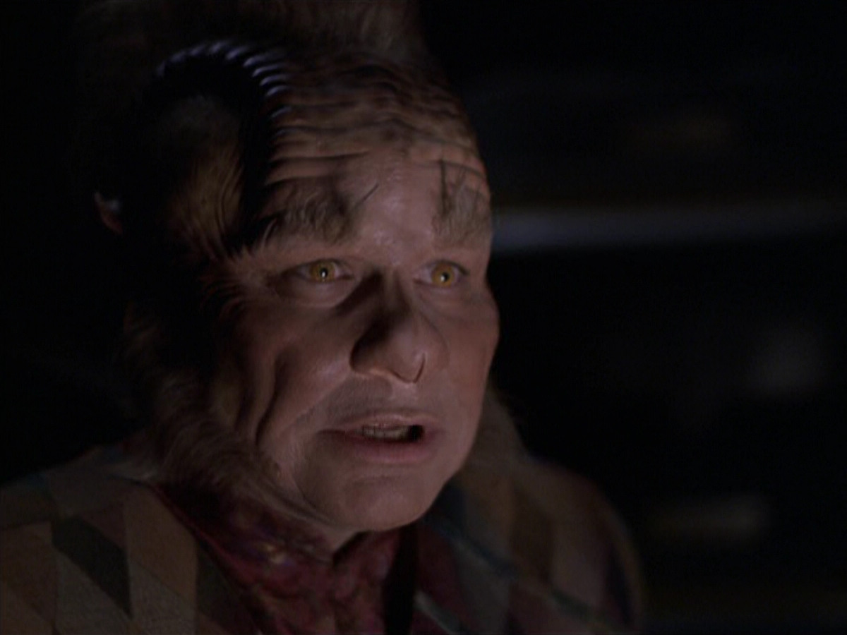 extant_StarTrek_VOY_6x25-TheHauntingOfDeckTwelve_00916.jpg