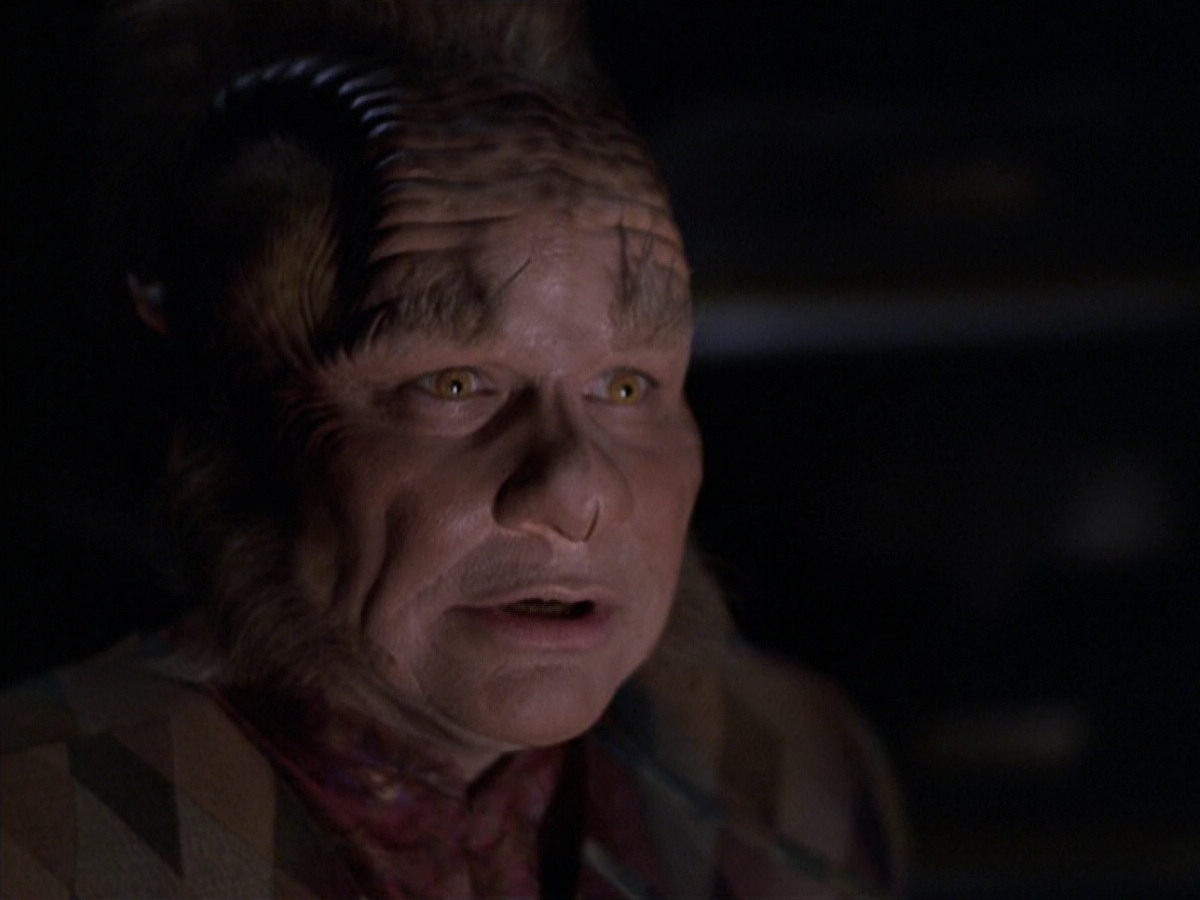 extant_StarTrek_VOY_6x25-TheHauntingOfDeckTwelve_00917.jpg