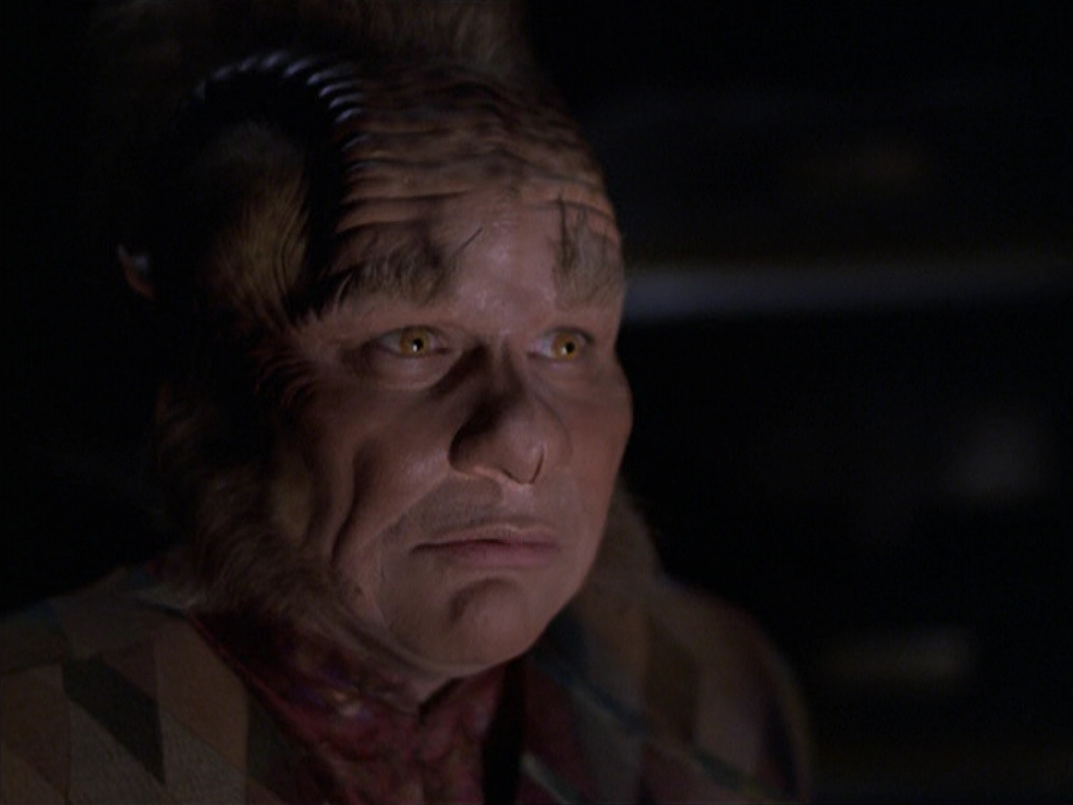 extant_StarTrek_VOY_6x25-TheHauntingOfDeckTwelve_00918.jpg
