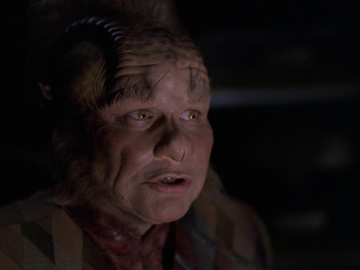 extant_StarTrek_VOY_6x25-TheHauntingOfDeckTwelve_00920.jpg