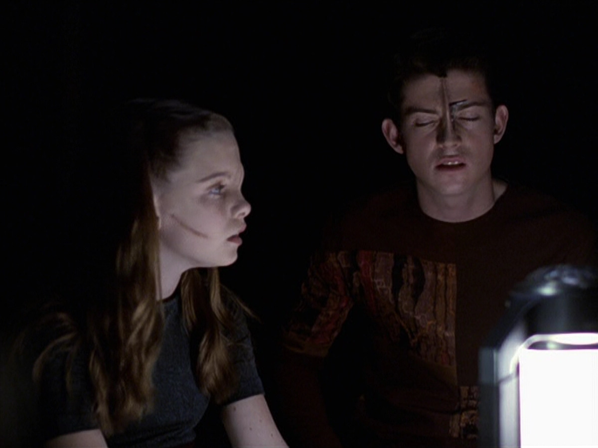 extant_StarTrek_VOY_6x25-TheHauntingOfDeckTwelve_00934.jpg