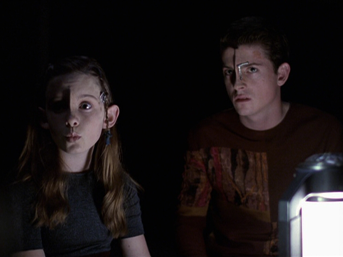 extant_StarTrek_VOY_6x25-TheHauntingOfDeckTwelve_00942.jpg