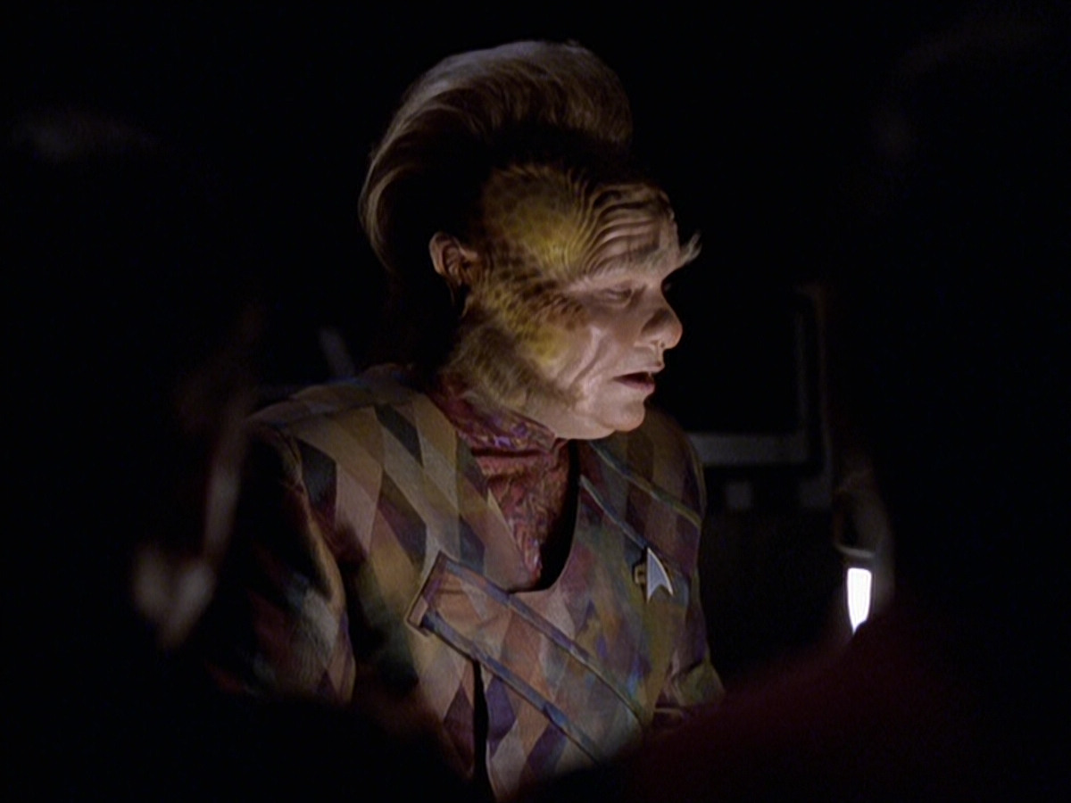 extant_StarTrek_VOY_6x25-TheHauntingOfDeckTwelve_00946.jpg