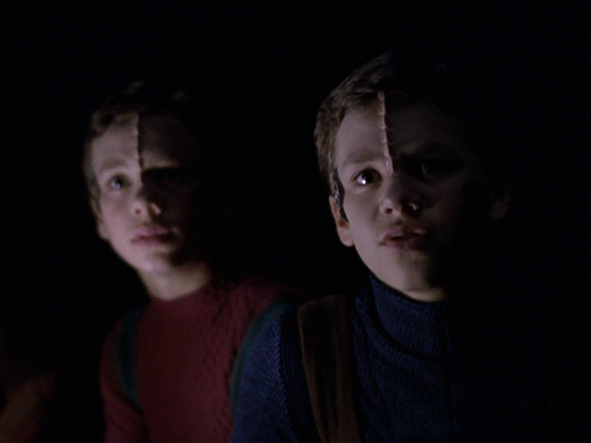 extant_StarTrek_VOY_6x25-TheHauntingOfDeckTwelve_00952.jpg