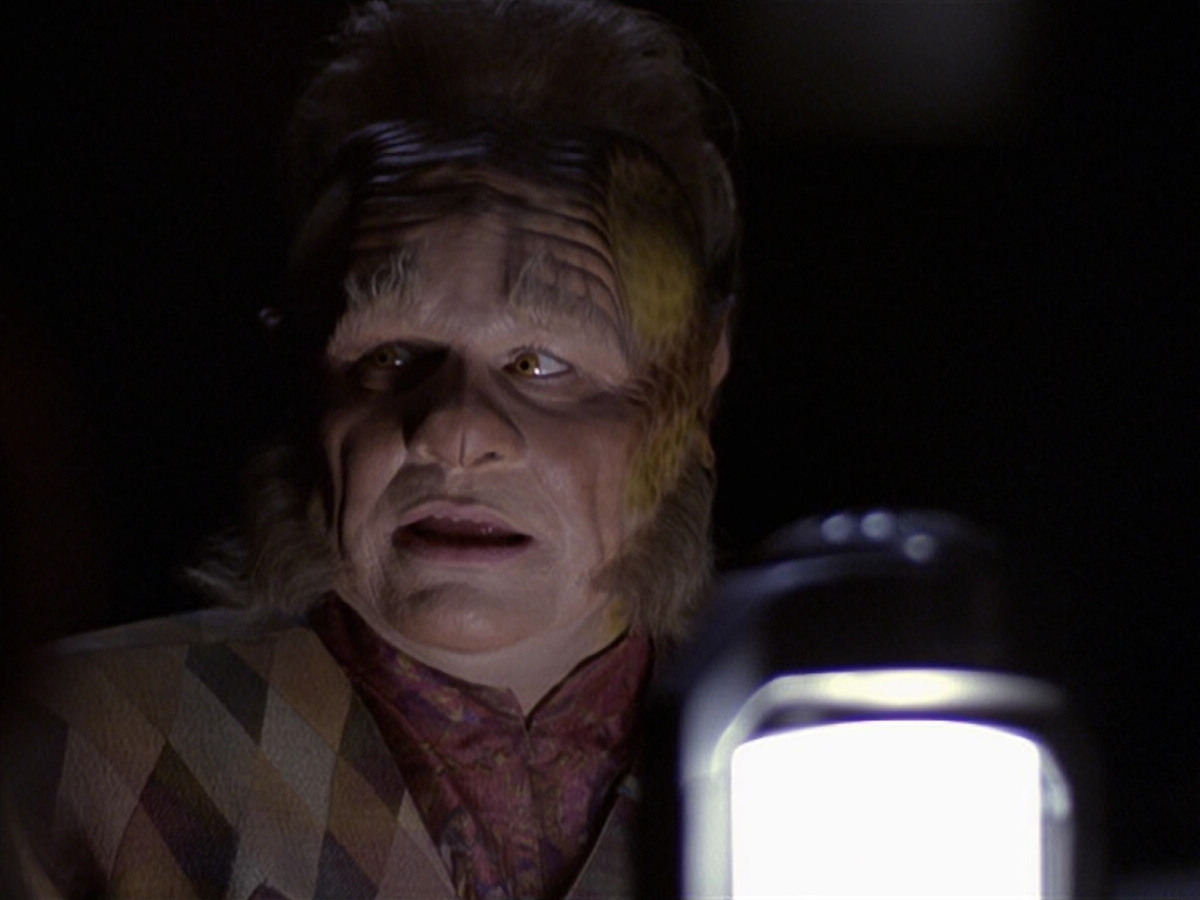 extant_StarTrek_VOY_6x25-TheHauntingOfDeckTwelve_00953.jpg