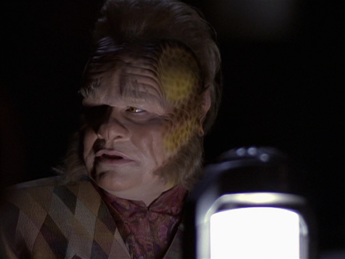 extant_StarTrek_VOY_6x25-TheHauntingOfDeckTwelve_00954.jpg