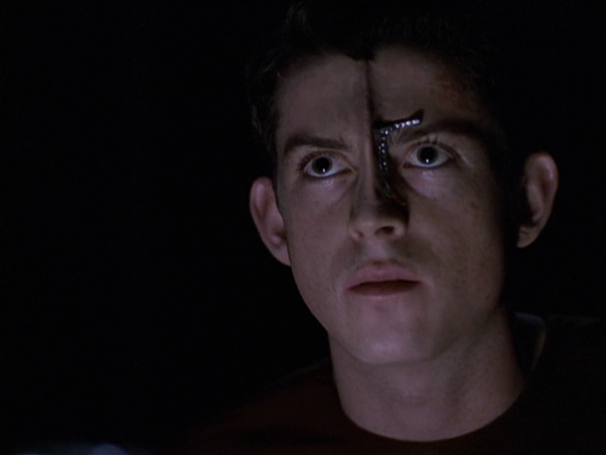 extant_StarTrek_VOY_6x25-TheHauntingOfDeckTwelve_00959.jpg