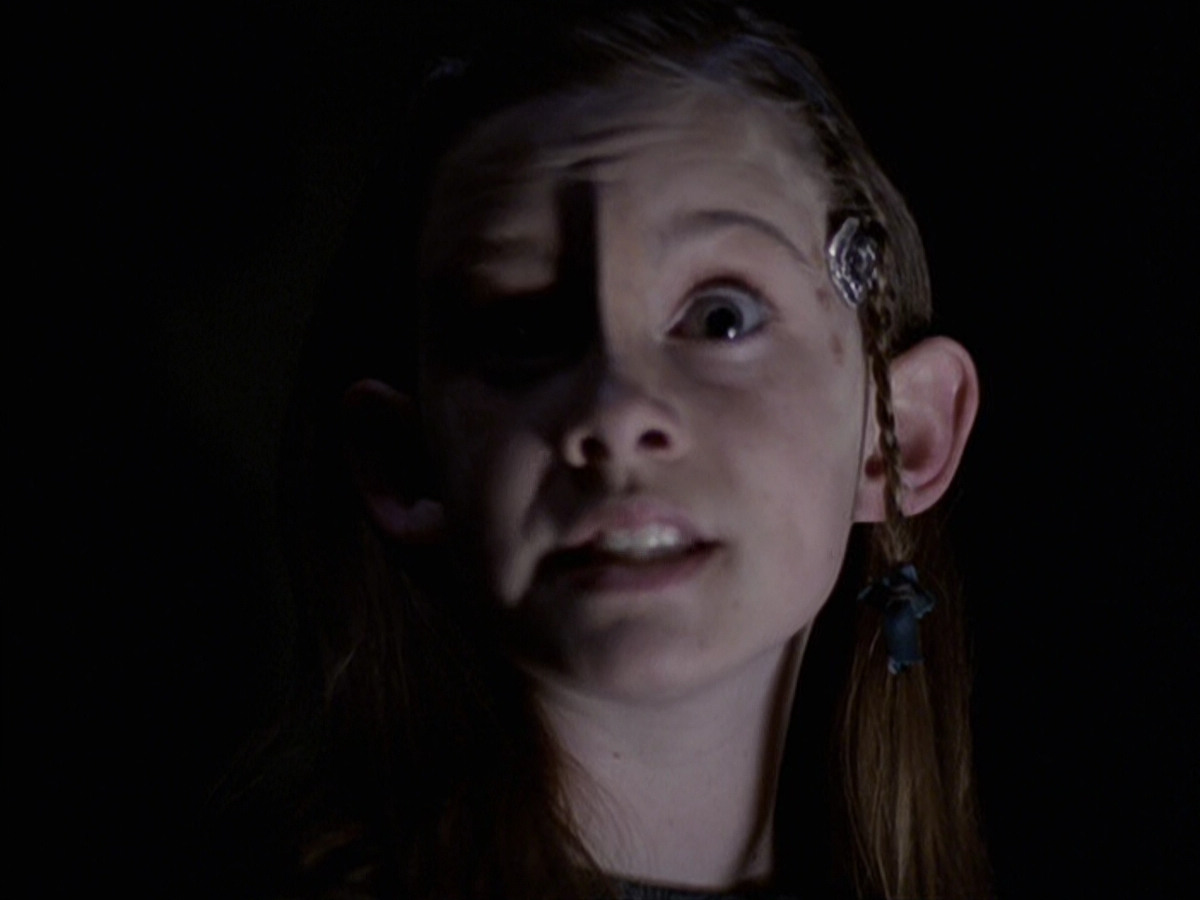 extant_StarTrek_VOY_6x25-TheHauntingOfDeckTwelve_00968.jpg