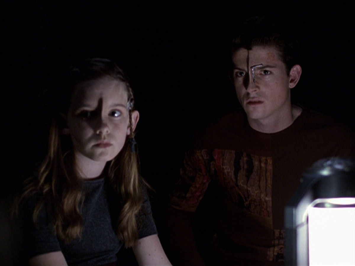extant_StarTrek_VOY_6x25-TheHauntingOfDeckTwelve_00979.jpg