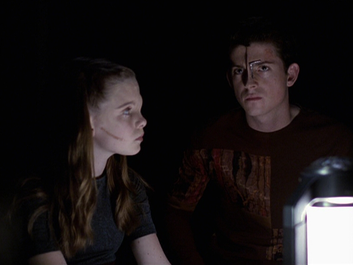 extant_StarTrek_VOY_6x25-TheHauntingOfDeckTwelve_00983.jpg