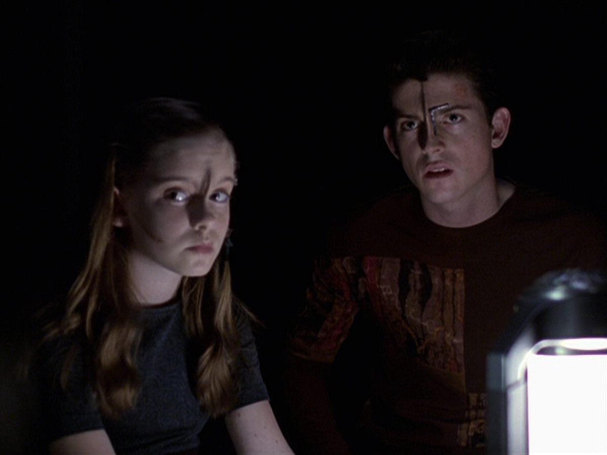 extant_StarTrek_VOY_6x25-TheHauntingOfDeckTwelve_00984.jpg