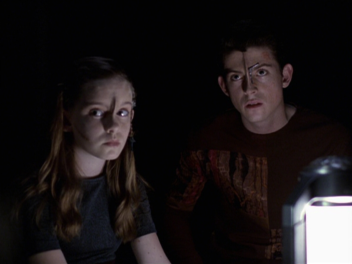 extant_StarTrek_VOY_6x25-TheHauntingOfDeckTwelve_00986.jpg