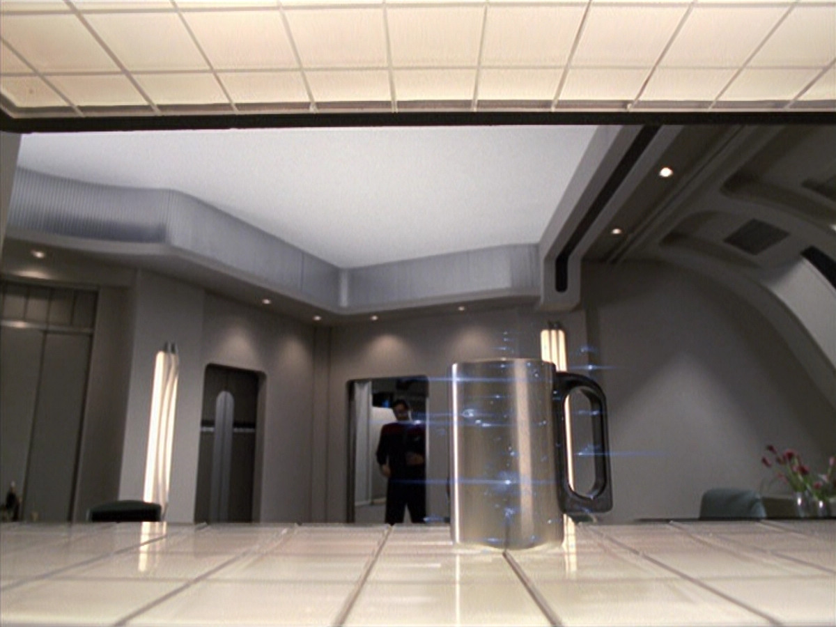extant_StarTrek_VOY_6x25-TheHauntingOfDeckTwelve_01009.jpg