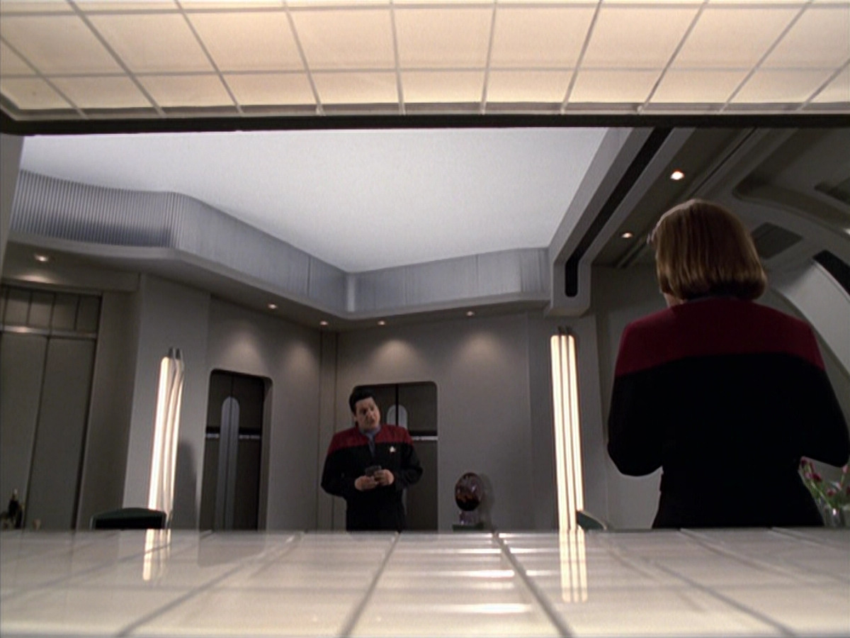 extant_StarTrek_VOY_6x25-TheHauntingOfDeckTwelve_01015.jpg