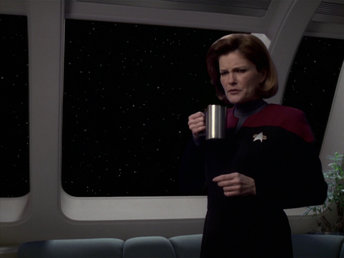 extant_StarTrek_VOY_6x25-TheHauntingOfDeckTwelve_01034.jpg