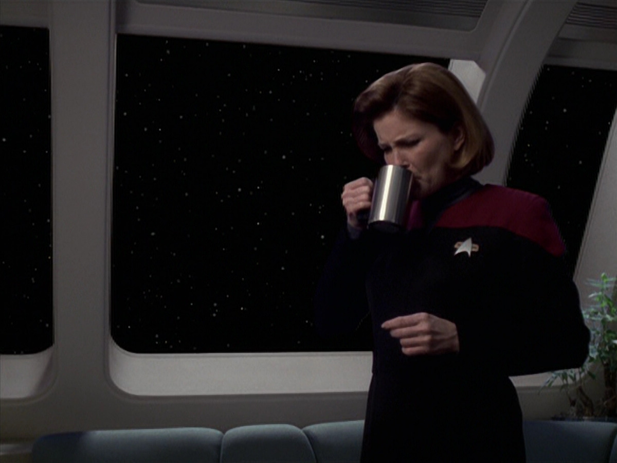 extant_StarTrek_VOY_6x25-TheHauntingOfDeckTwelve_01035.jpg