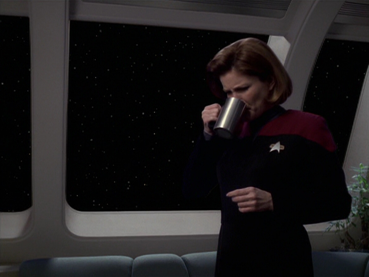 extant_StarTrek_VOY_6x25-TheHauntingOfDeckTwelve_01036.jpg