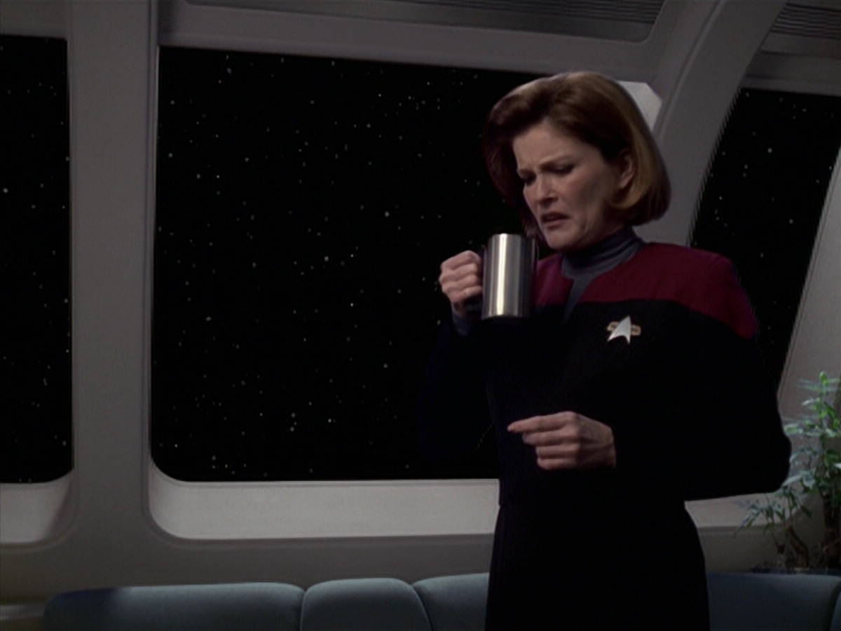 extant_StarTrek_VOY_6x25-TheHauntingOfDeckTwelve_01037.jpg