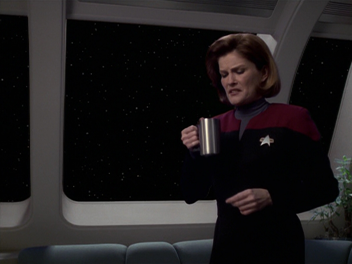 extant_StarTrek_VOY_6x25-TheHauntingOfDeckTwelve_01038.jpg