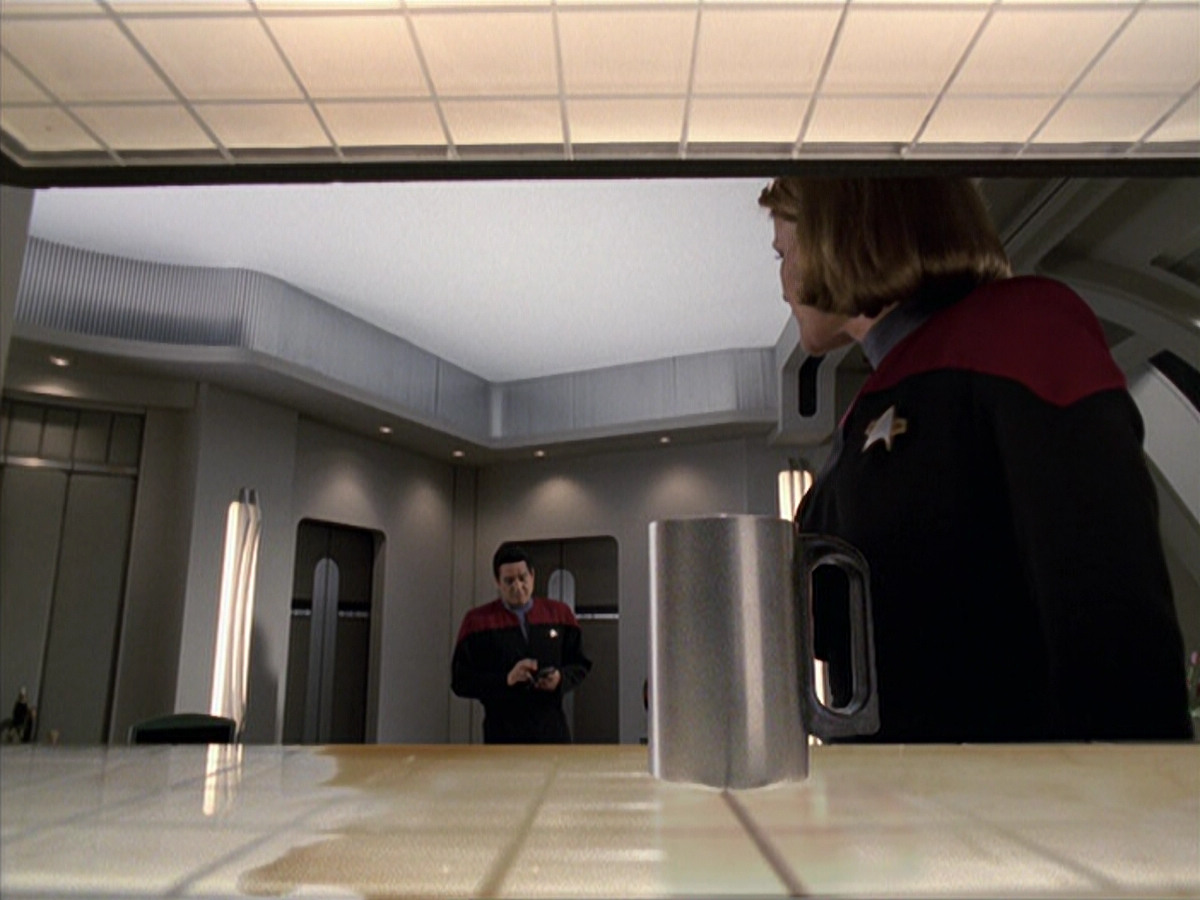 extant_StarTrek_VOY_6x25-TheHauntingOfDeckTwelve_01057.jpg