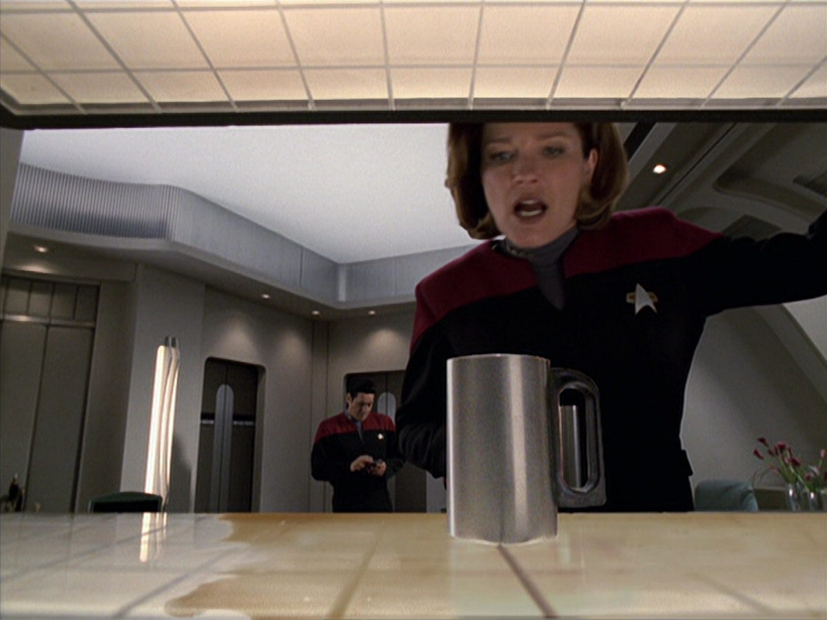 extant_StarTrek_VOY_6x25-TheHauntingOfDeckTwelve_01059.jpg