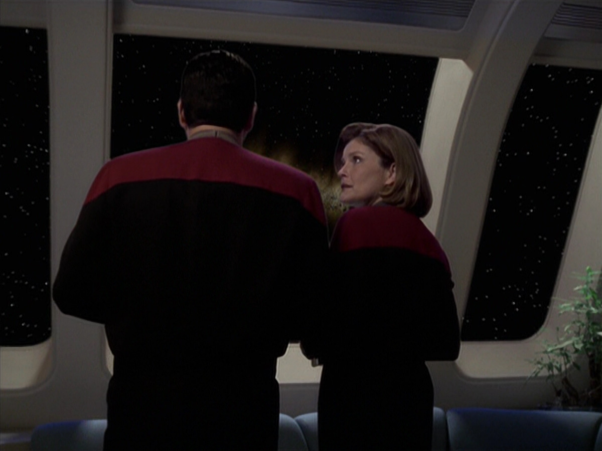 extant_StarTrek_VOY_6x25-TheHauntingOfDeckTwelve_01108.jpg