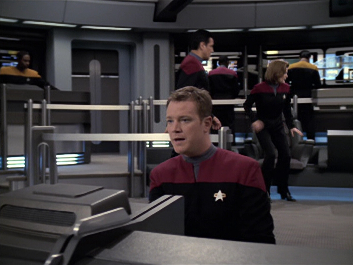 extant_StarTrek_VOY_6x25-TheHauntingOfDeckTwelve_01129.jpg