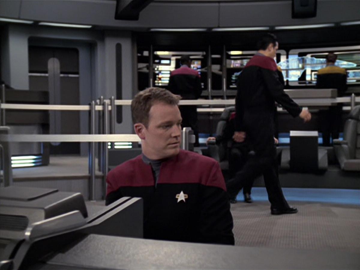 extant_StarTrek_VOY_6x25-TheHauntingOfDeckTwelve_01130.jpg
