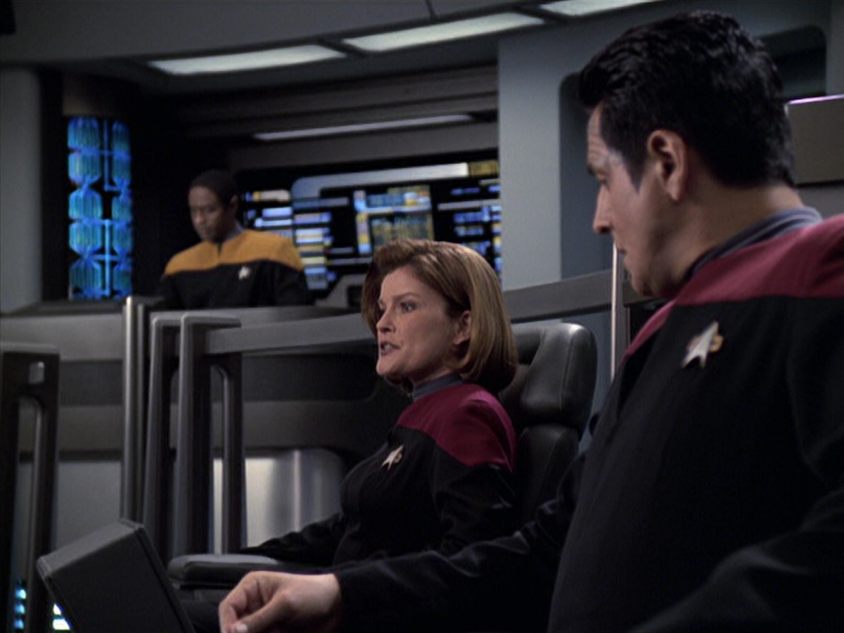 extant_StarTrek_VOY_6x25-TheHauntingOfDeckTwelve_01151.jpg