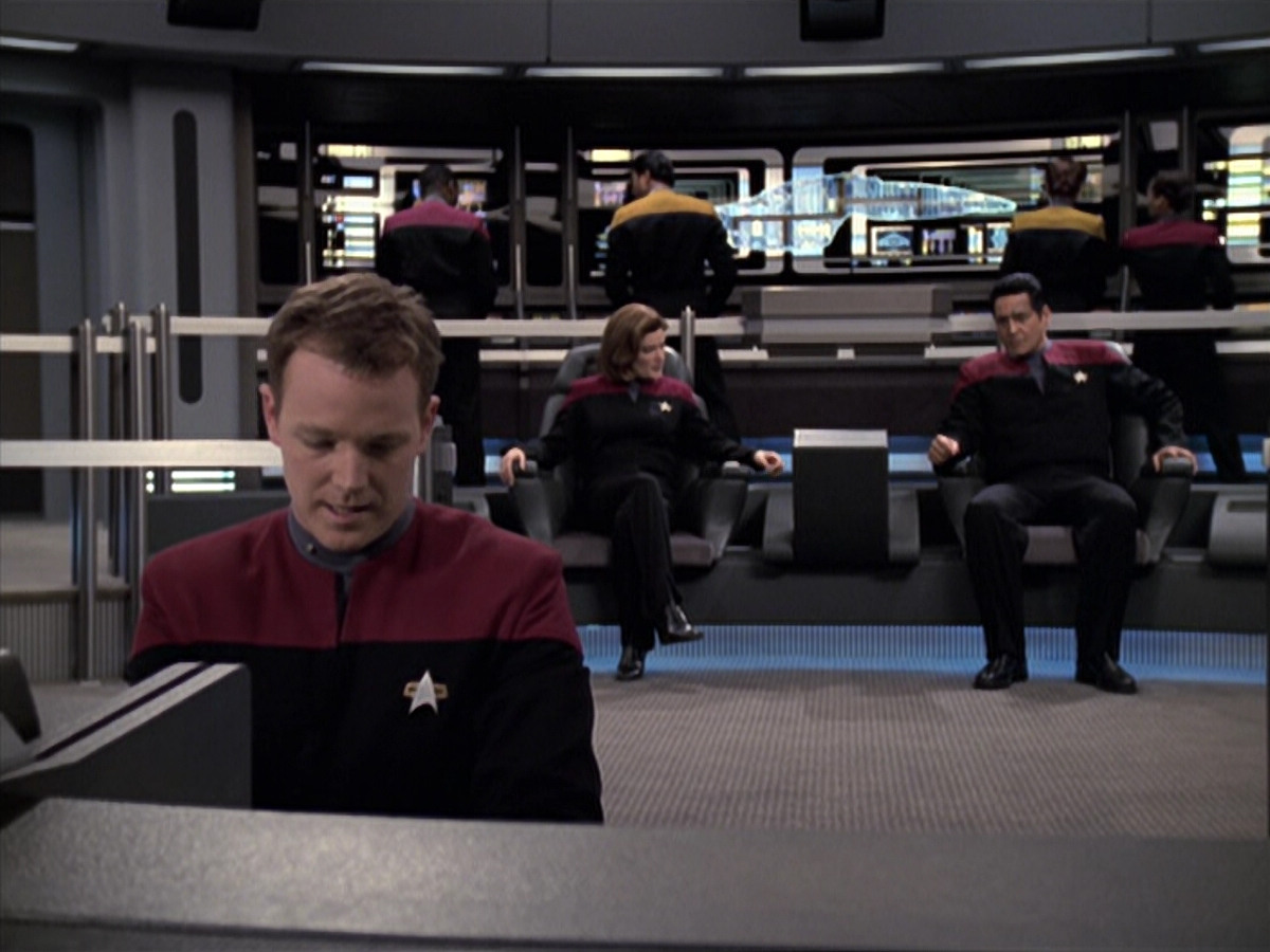 extant_StarTrek_VOY_6x25-TheHauntingOfDeckTwelve_01152.jpg