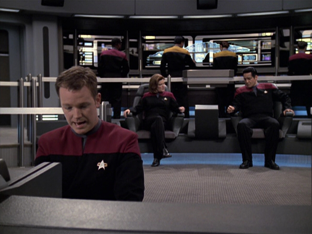 extant_StarTrek_VOY_6x25-TheHauntingOfDeckTwelve_01158.jpg